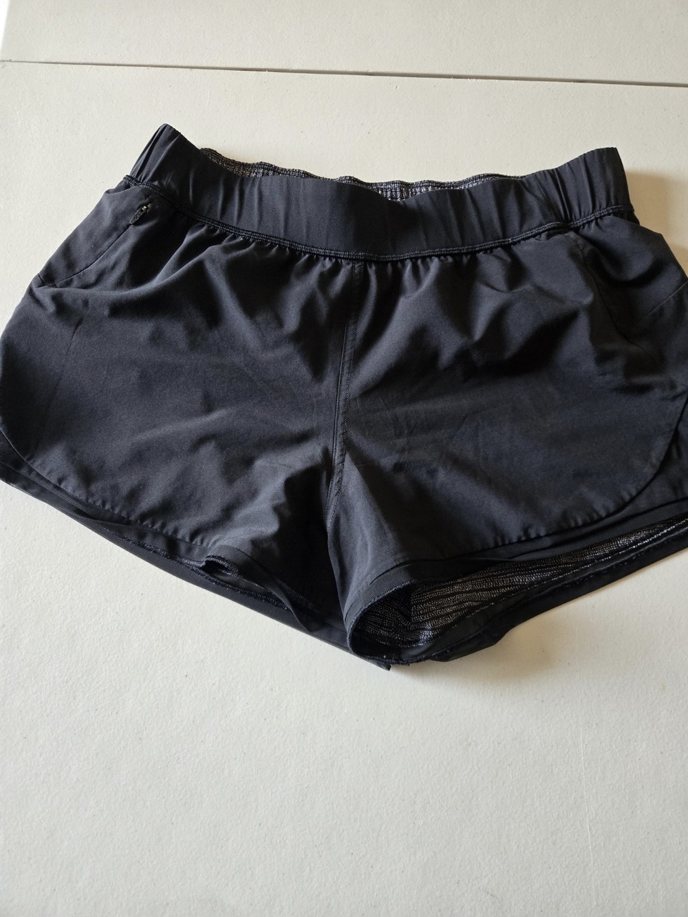 Lululemon Two With One Short Size 8 Black Color